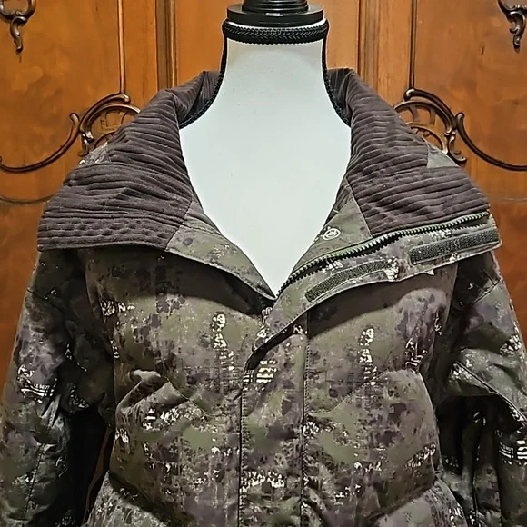 The North Face Cryptic Camo600 Down CountSnowboarding
